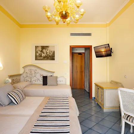 מלון Zi' Teresa 4*