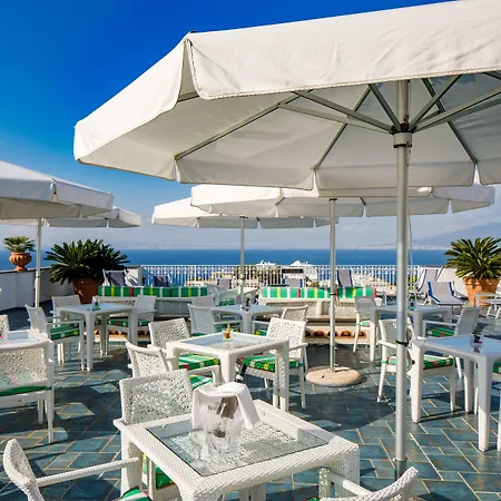 מלון Zi' Teresa 4*